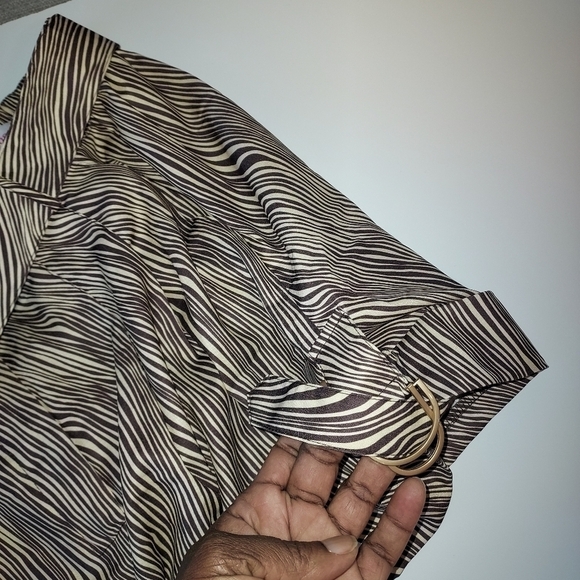 High waisted animal print pleated shorts - Picture 3 of 4